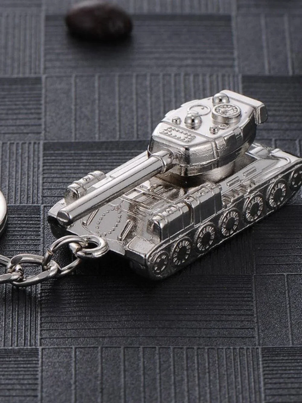 Military Tank Keychain Rotating Turret Cannon Army Vehicle Combat Gift Key Ring